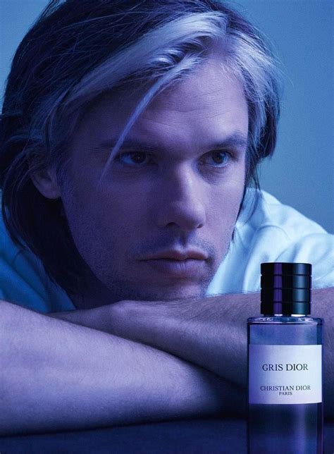 pub orelsan dior|Dior lance sa campagne Gris Dior avec Orelsan. .